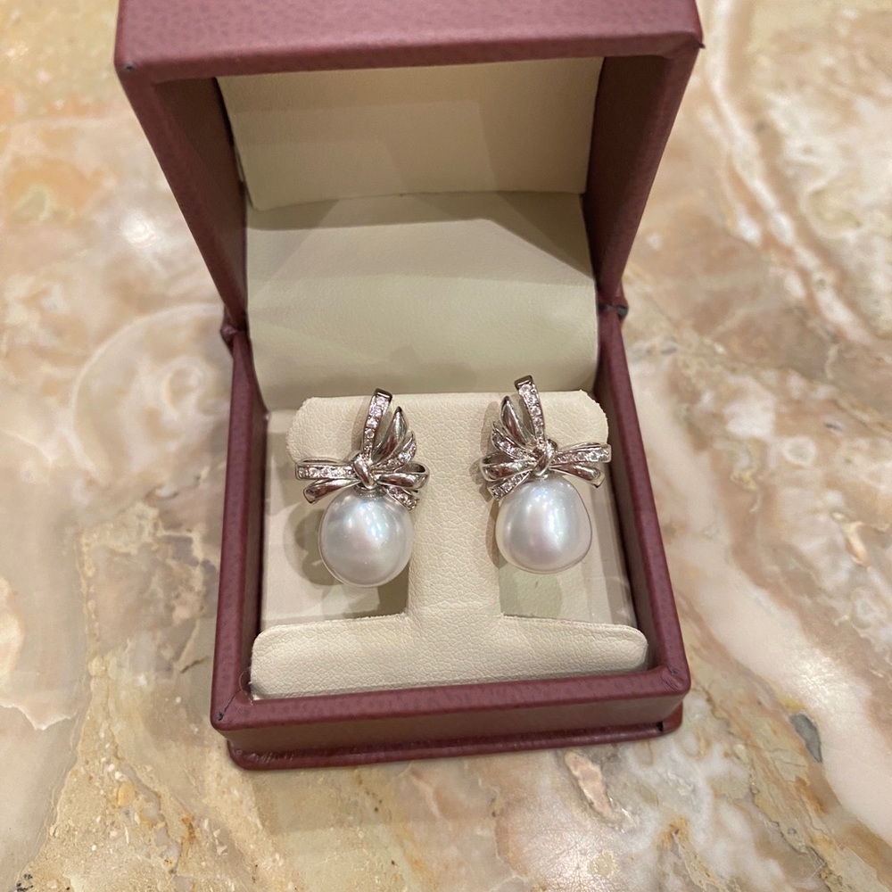 South Sea White Pearl earrings